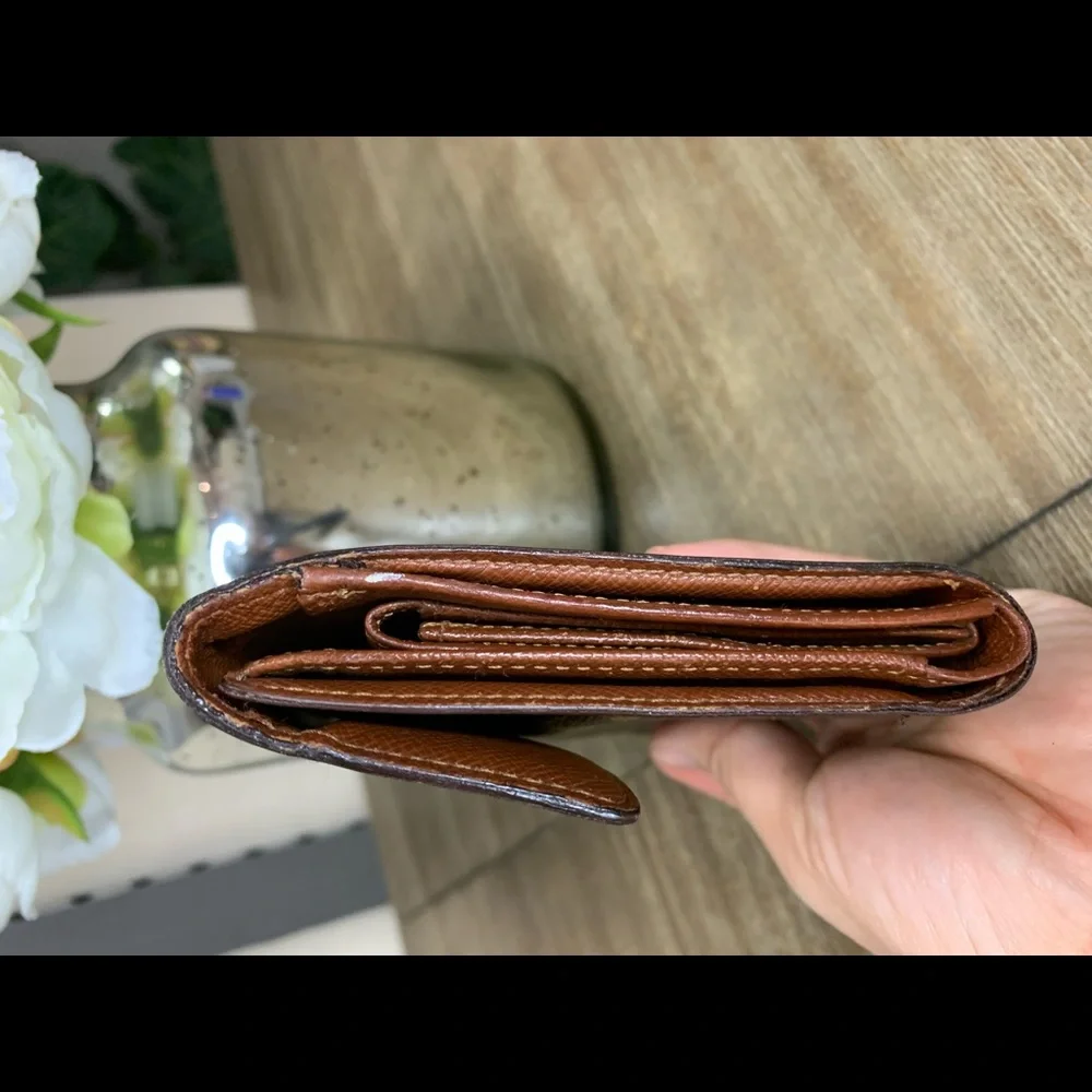 Authentic Louis Vuittton Mono Medium Wallet - Picture 6 of 16